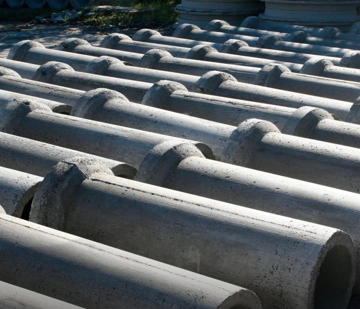 Caños de hormigón vs. caños plásticos: cuál conviene elegir para tu obra y garantizar durabilidad